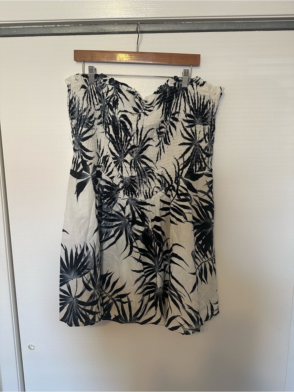 Black and White Tropical Print Strapless Romper